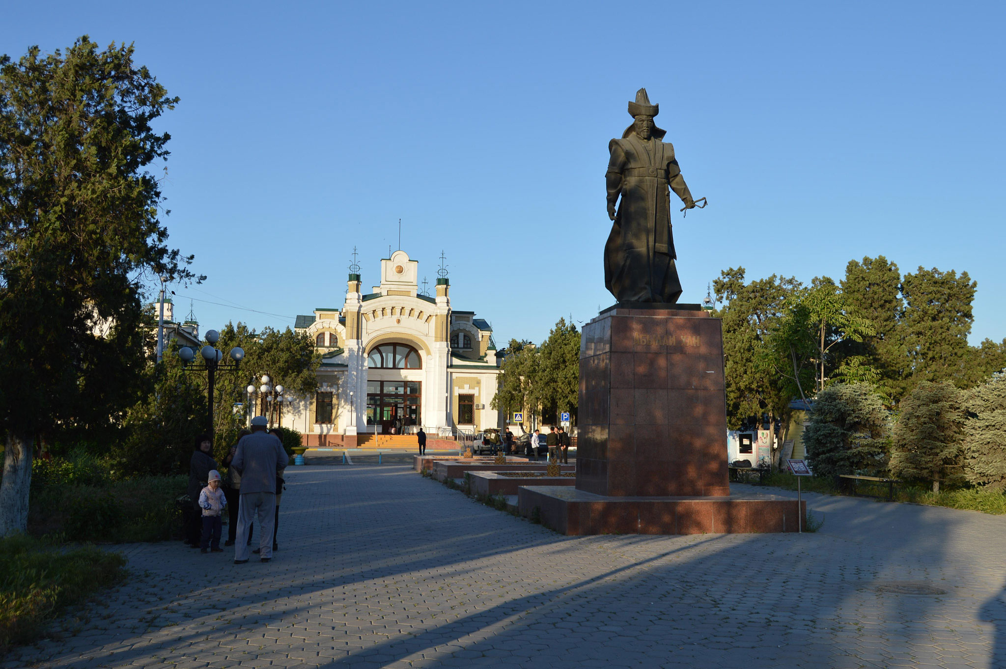 Turkistan (Түркістан, Туркестан)